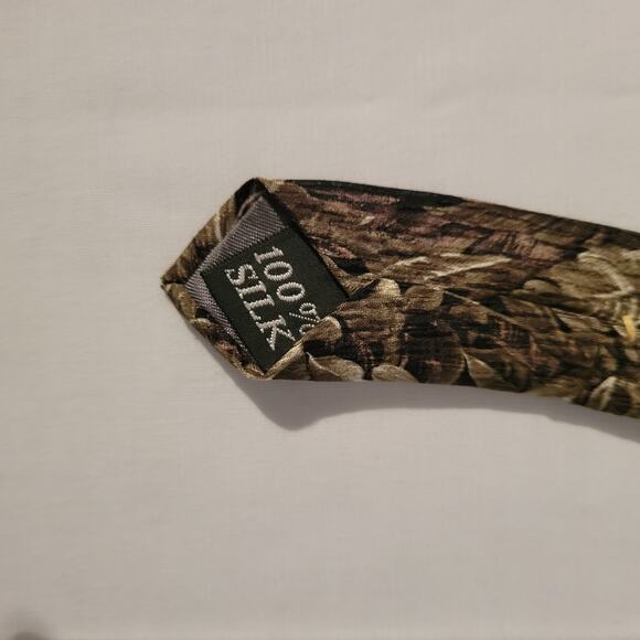 Endangered Species 1998 toucans silk neck tie by Rod Frederick, made in USA, vtg - Picture 5 of 6
